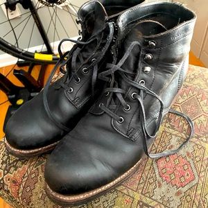 Wolverine 1000 mile mens boot. Size 11D. Used. Vibram soles added